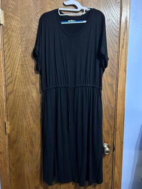 Maurices XXL black short sleeve drawstring midi dress